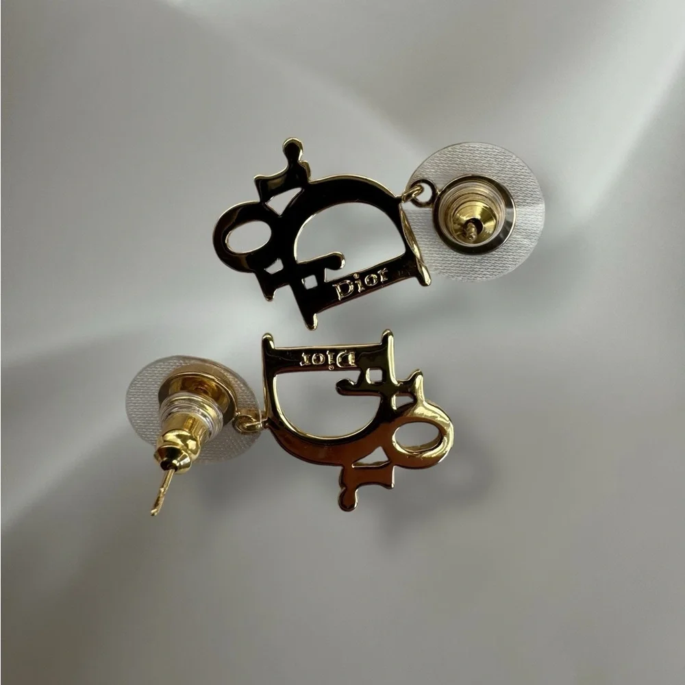❤️DIOR Gold Stamped Earrings